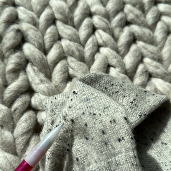 Everlane Grey Donegal Cashmere Sweater Size M - Picture 8 of 11